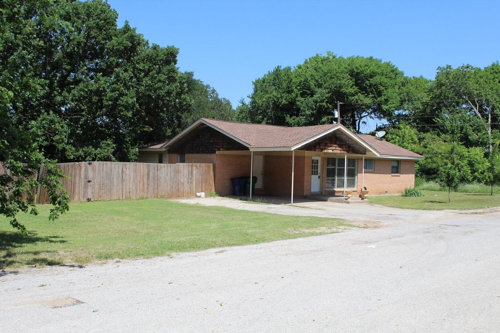 400 S Vick Street, Decatur, TX 76234