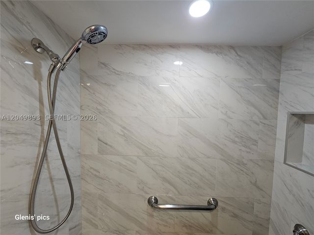 20400 W Country Club Dr 204, Aventura, FL 33180