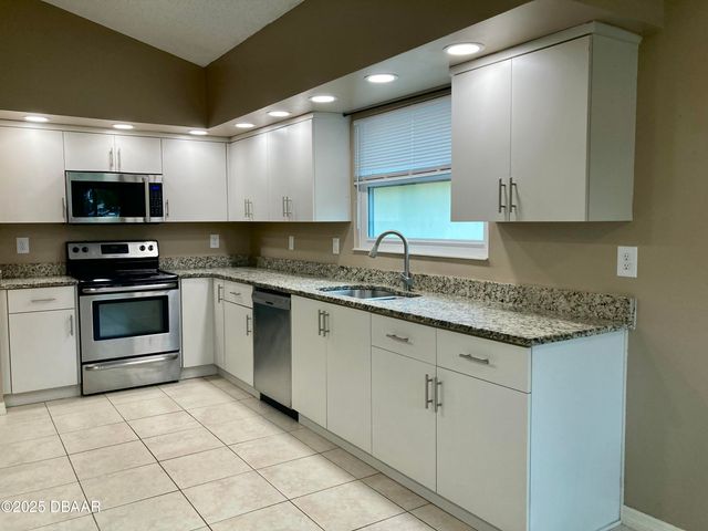 965 Belleflower Drive, Port Orange, FL 32127