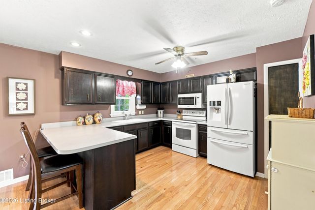7304 Oswego Cir, Louisville, KY 40214
