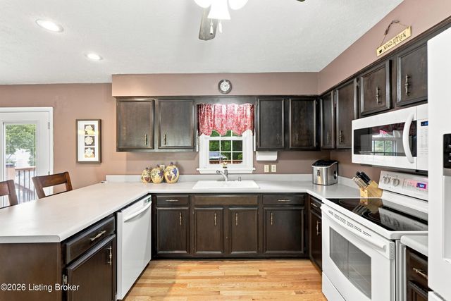 7304 Oswego Cir, Louisville, KY 40214