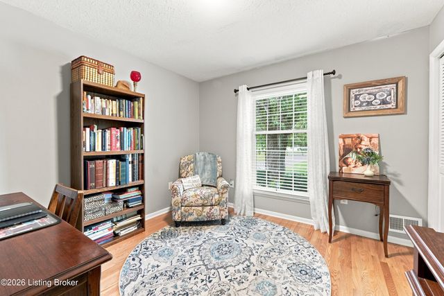 7304 Oswego Cir, Louisville, KY 40214