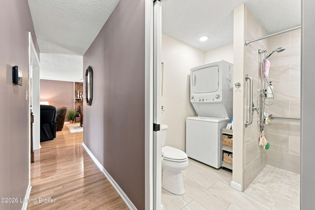 7304 Oswego Cir, Louisville, KY 40214