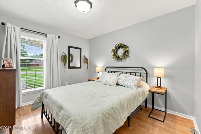 7304 Oswego Cir, Louisville, KY 40214