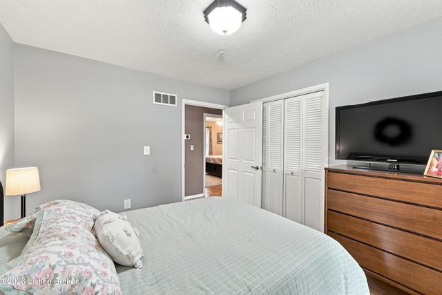 7304 Oswego Cir, Louisville, KY 40214