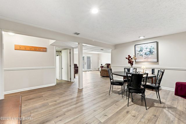 7304 Oswego Cir, Louisville, KY 40214
