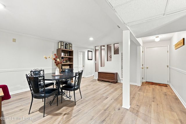 7304 Oswego Cir, Louisville, KY 40214