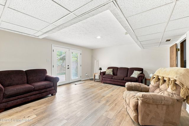 7304 Oswego Cir, Louisville, KY 40214