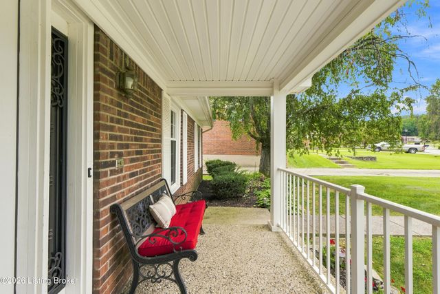 7304 Oswego Cir, Louisville, KY 40214