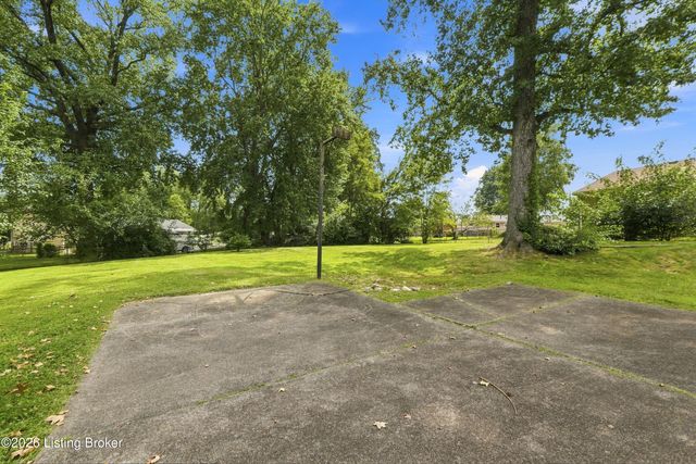 7304 Oswego Cir, Louisville, KY 40214