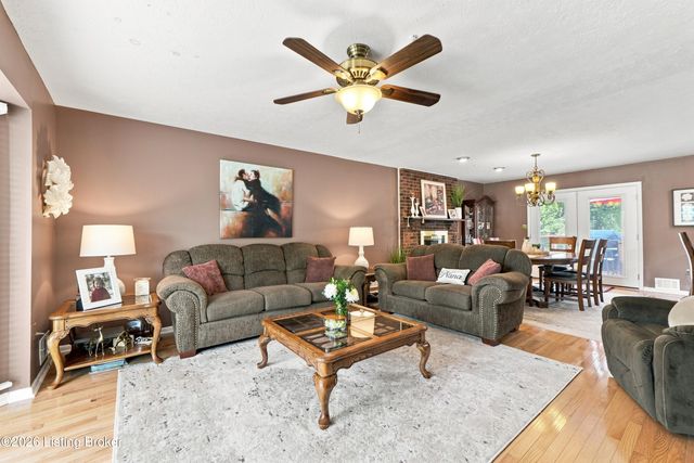 7304 Oswego Cir, Louisville, KY 40214