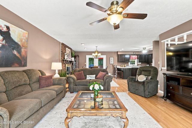 7304 Oswego Cir, Louisville, KY 40214