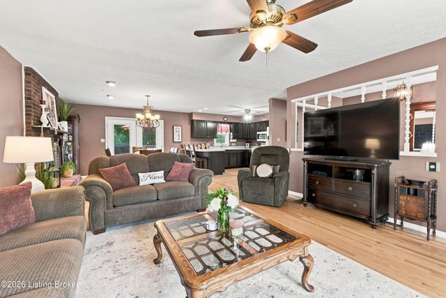 7304 Oswego Cir, Louisville, KY 40214
