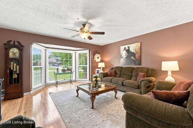 7304 Oswego Cir, Louisville, KY 40214