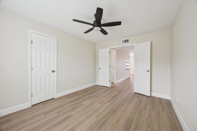 18800 Egret Bay Boulevard 907, Houston, TX 77058