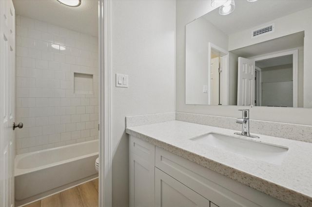 18800 Egret Bay Boulevard 907, Houston, TX 77058