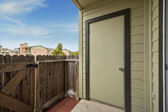 18800 Egret Bay Boulevard 907, Houston, TX 77058