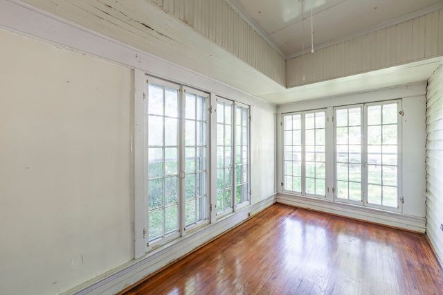 249 S Main St, Lexington, TN 38351