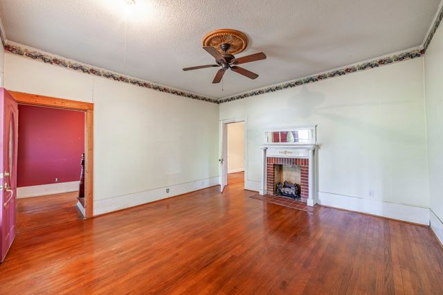 249 S Main St, Lexington, TN 38351