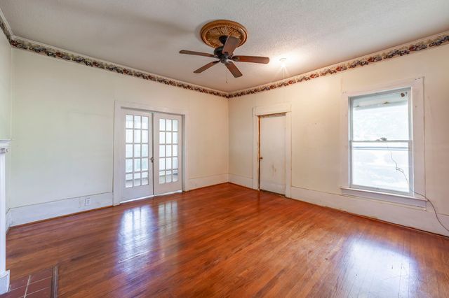 249 S Main St, Lexington, TN 38351