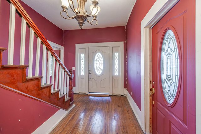 249 S Main St, Lexington, TN 38351