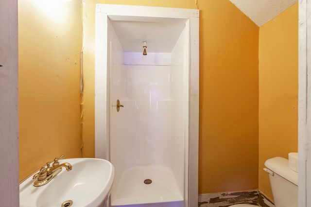 249 S Main St, Lexington, TN 38351