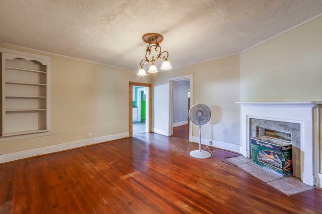 249 S Main St, Lexington, TN 38351