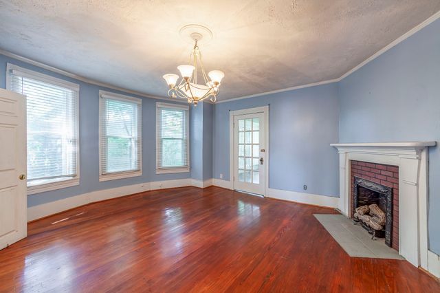 249 S Main St, Lexington, TN 38351