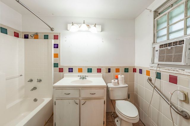 249 S Main St, Lexington, TN 38351