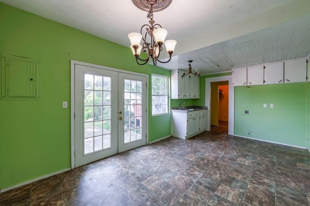 249 S Main St, Lexington, TN 38351