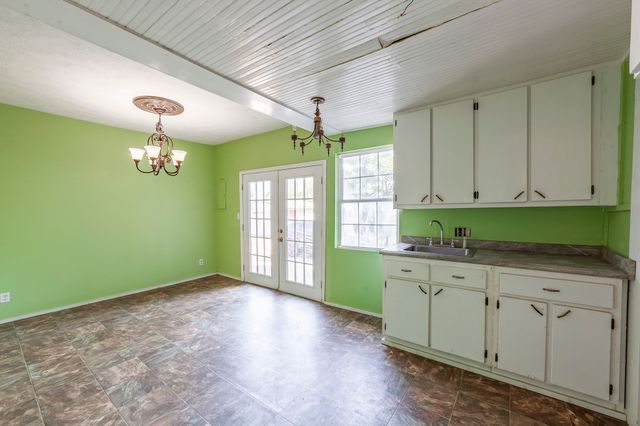 249 S Main St, Lexington, TN 38351