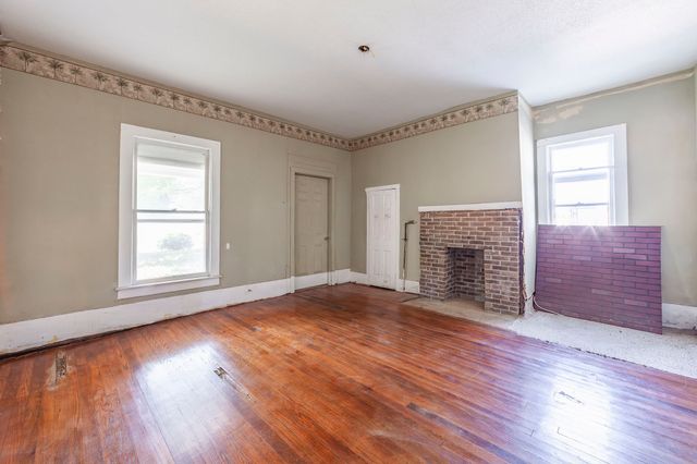 249 S Main St, Lexington, TN 38351