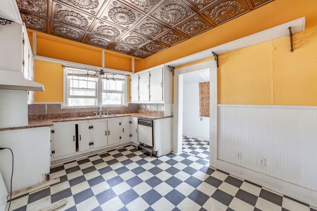 249 S Main St, Lexington, TN 38351