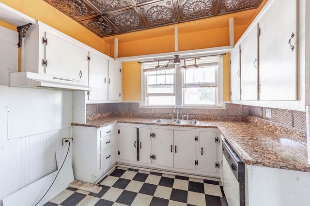 249 S Main St, Lexington, TN 38351