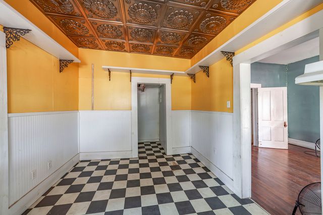 249 S Main St, Lexington, TN 38351