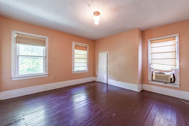 249 S Main St, Lexington, TN 38351