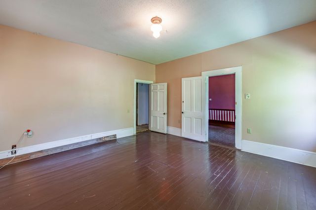 249 S Main St, Lexington, TN 38351