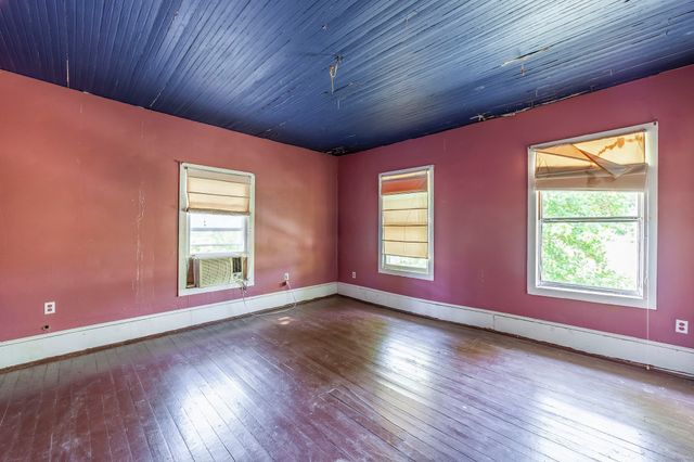 249 S Main St, Lexington, TN 38351