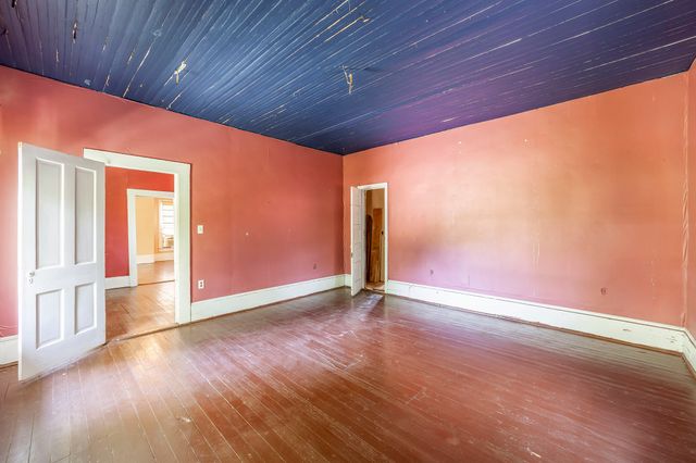 249 S Main St, Lexington, TN 38351