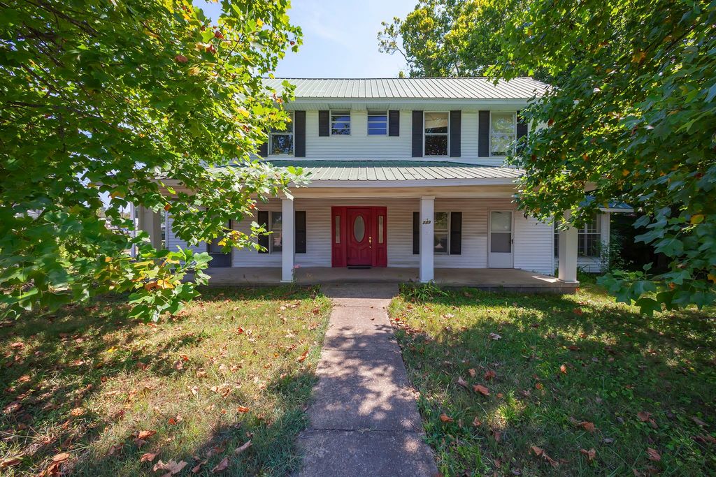 249 S Main St, Lexington, TN 38351