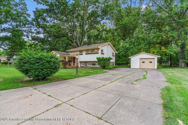 4916 Tressa Drive, Lansing, MI 48910