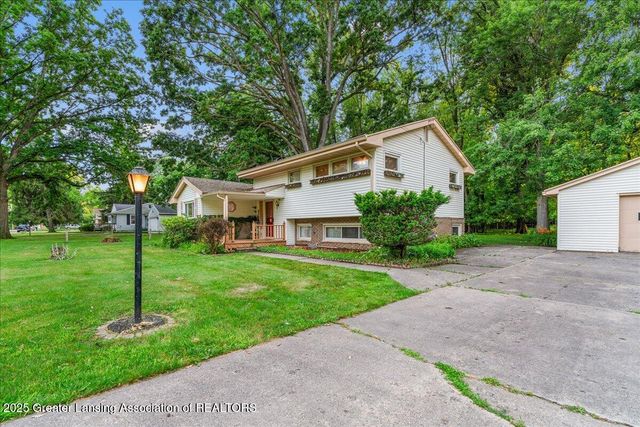 4916 Tressa Drive, Lansing, MI 48910