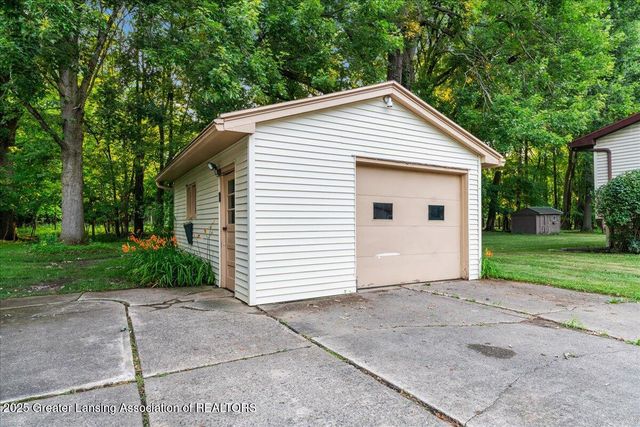 4916 Tressa Drive, Lansing, MI 48910