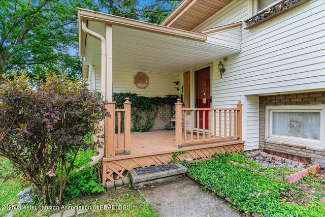 4916 Tressa Drive, Lansing, MI 48910