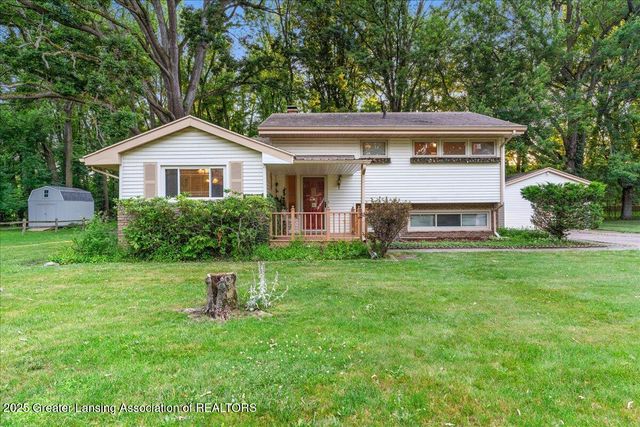 4916 Tressa Drive, Lansing, MI 48910