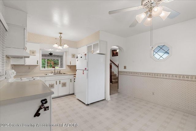 4916 Tressa Drive, Lansing, MI 48910