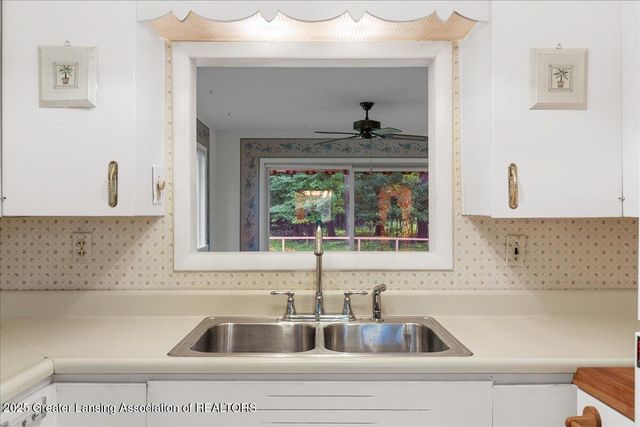 4916 Tressa Drive, Lansing, MI 48910