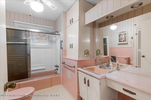 4916 Tressa Drive, Lansing, MI 48910