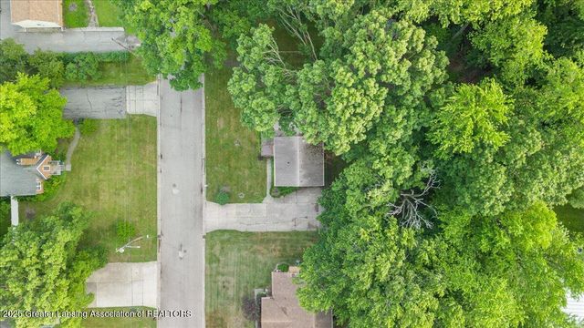 4916 Tressa Drive, Lansing, MI 48910