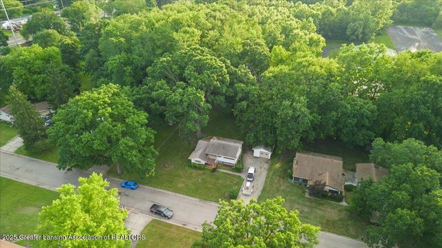 4916 Tressa Drive, Lansing, MI 48910